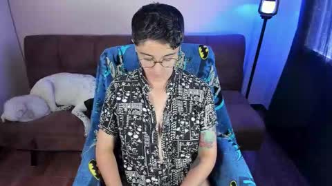 Snapshot of midnight07_ chatting on March 4, 3:40 pm Blue online show from March 4, 3:40 pm