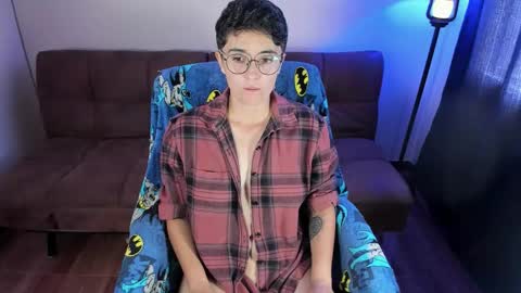 Snapshot of midnight07_ chatting on March 12, 3:29 pm Blue online show from March 12, 3:29 pm