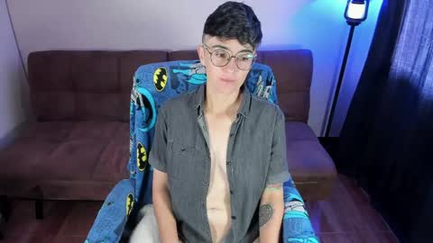 Blue online show from May 19, 3:29 pm