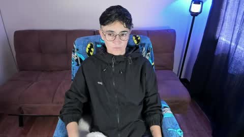 Blue online show from May 20, 3:29 pm
