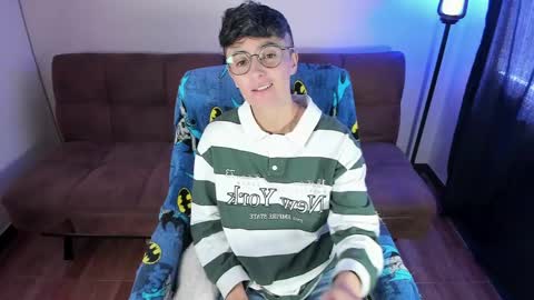 Blue online show from May 22, 3:39 pm