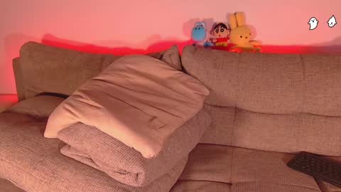 Snapshot of midnight__muse chatting on December 14, 8:23 am Rain online show from December 14, 8:23 am