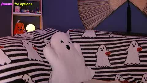 Snapshot of midnight__muse chatting on October 22, 4:35 am Rain online show from October 22, 4:35 am