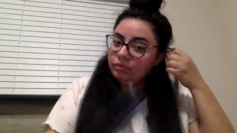 Snapshot of midnightbruja111 chatting on October 19, 3:18 am midnightbruja111 online show from October 19, 3:18 am