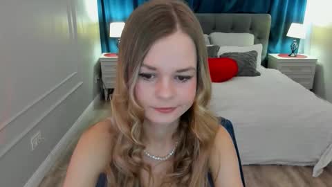 midnighteaura online show from January 17, 11:37 am