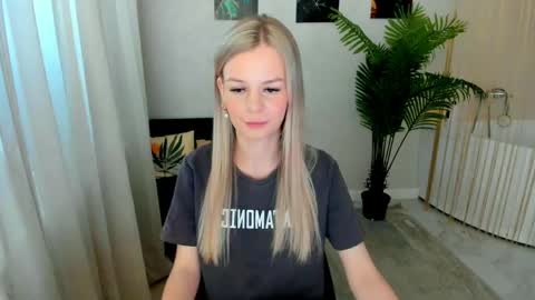 midnighteaura online show from May 6, 12:32 pm