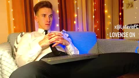 Snapshot of midnighter__ chatting on December 19, 7:10 pm Alexey or just Alex online show from December 19, 7:10 pm