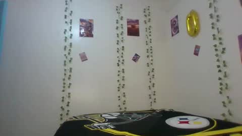 Naught Kelly online show from April 26, 5:32 pm