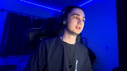 Snapshot of midnightmale197 chatting on February 19, 10:06 pm Peep online show from February 19, 10:06 pm