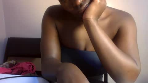 Snapshot of midnightt_curves chatting on July 1, 4:40 pm midnightt_curves online show from July 1, 4:40 pm