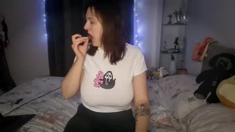 Snapshot of midnightwitchx chatting on November 3, 2:51 pm Midnight online show from November 3, 2:51 pm