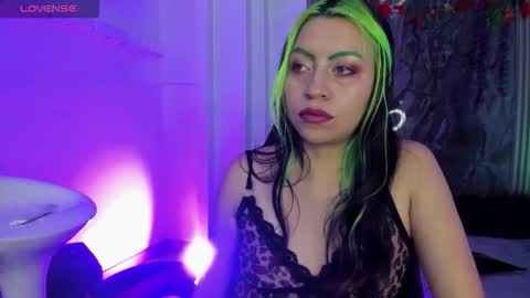 Snapshot of midory_ chatting on October 12, 1:04 am midory_ online show from October 12, 1:04 am