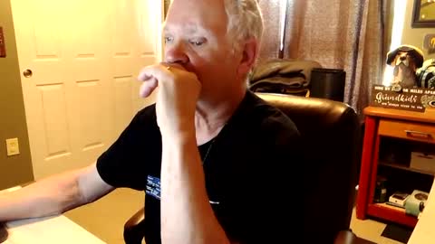 Snapshot of midwestdad09 chatting on October 6, 2:47 pm midwestdad09 online show from October 6, 2:47 pm