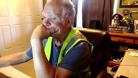 Snapshot of midwestdad09 chatting on October 8, 2:04 pm midwestdad09 online show from October 8, 2:04 pm