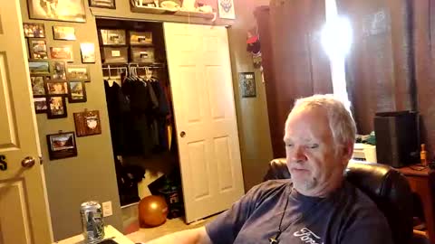 Snapshot of midwestdad09 chatting on October 17, 1:57 pm midwestdad09 online show from October 17, 1:57 pm