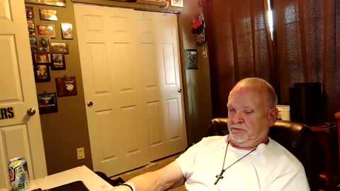 Snapshot of midwestdad09 chatting on October 25, 6:13 pm midwestdad09 online show from October 25, 6:13 pm