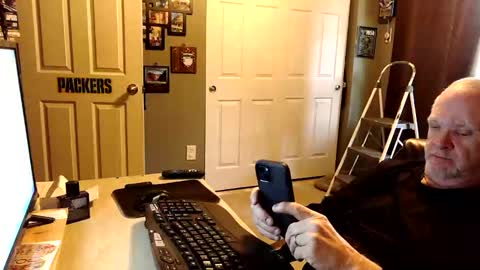 Snapshot of midwestdad09 chatting on October 30, 3:13 pm midwestdad09 online show from October 30, 3:13 pm