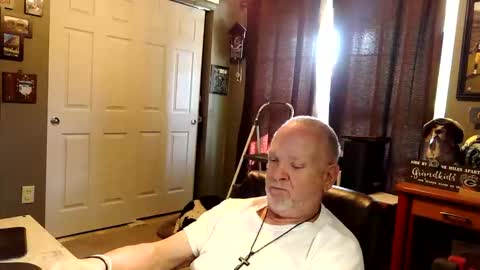 Snapshot of midwestdad09 chatting on October 31, 4:41 pm midwestdad09 online show from October 31, 4:41 pm