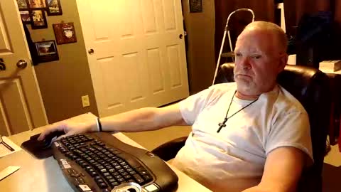 Snapshot of midwestdad09 chatting on November 2, 1:41 am midwestdad09 online show from November 2, 1:41 am