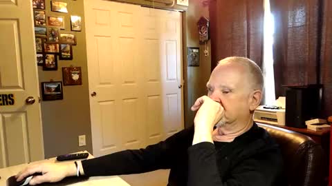 Snapshot of midwestdad09 chatting on November 4, 5:23 pm midwestdad09 online show from November 4, 5:23 pm