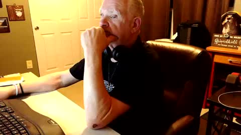 Snapshot of midwestdad09 chatting on November 8, 11:58 pm midwestdad09 online show from November 8, 11:58 pm