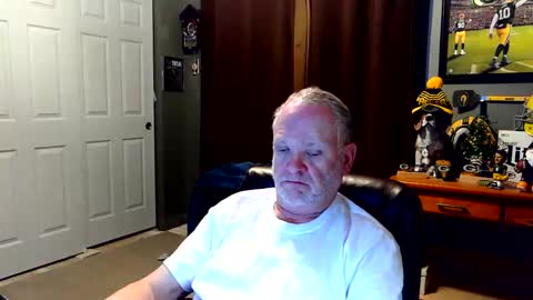 Snapshot of midwestdad09 chatting on November 30, 10:41 am midwestdad09 online show from November 30, 10:41 am