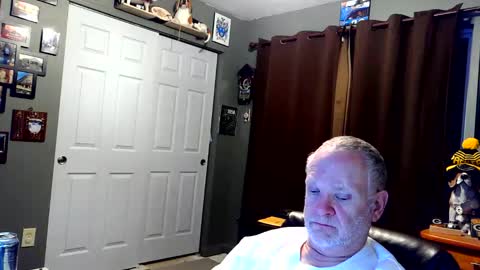Snapshot of midwestdad09 chatting on November 30, 11:31 pm midwestdad09 online show from November 30, 11:31 pm