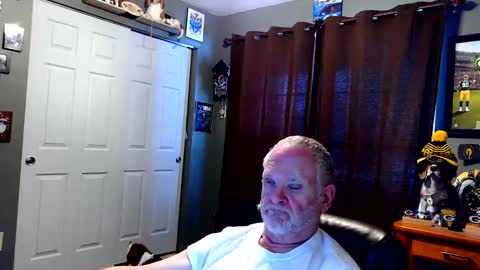 Snapshot of midwestdad09 chatting on December 2, 9:10 pm midwestdad09 online show from December 2, 9:10 pm