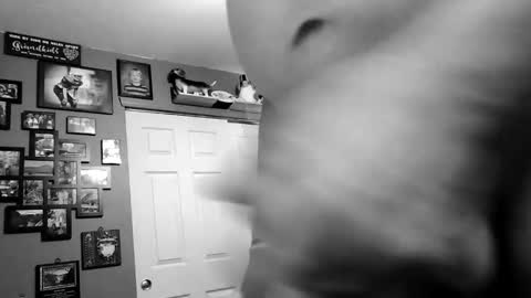 Snapshot of midwestdad09 chatting on December 3, 3:32 pm midwestdad09 online show from December 3, 3:32 pm