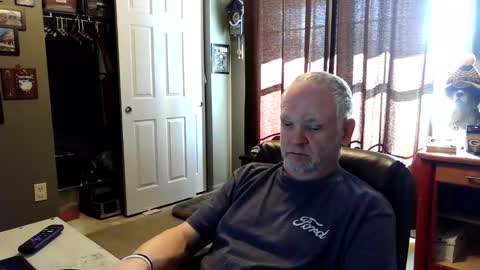 Snapshot of midwestdad09 chatting on December 4, 3:43 pm midwestdad09 online show from December 4, 3:43 pm