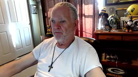 Snapshot of midwestdad09 chatting on December 16, 7:19 pm midwestdad09 online show from December 16, 7:19 pm