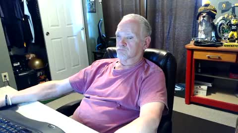 Snapshot of midwestdad09 chatting on June 14, 7:49 pm midwestdad09 online show from June 14, 7:49 pm