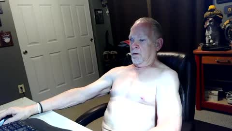 Snapshot of midwestdad09 chatting on June 16, 6:49 am midwestdad09 online show from June 16, 6:49 am