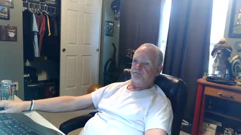 Snapshot of midwestdad09 chatting on June 26, 1:37 pm midwestdad09 online show from June 26, 1:37 pm