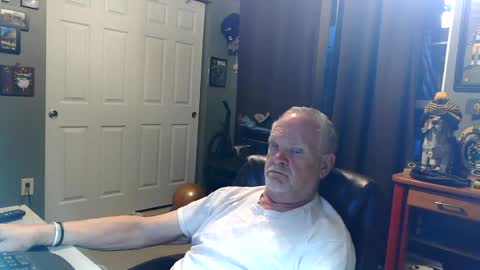 Snapshot of midwestdad09 chatting on June 28, 1:33 am midwestdad09 online show from June 28, 1:33 am