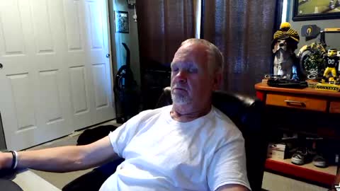 Snapshot of midwestdad09 chatting on June 30, 1:23 pm midwestdad09 online show from June 30, 1:23 pm