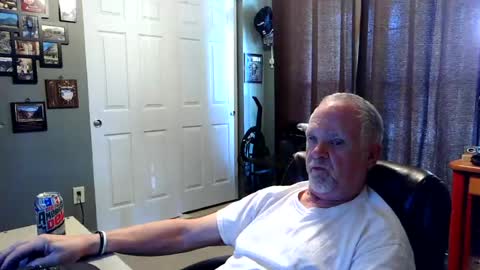 Snapshot of midwestdad09 chatting on July 1, 7:46 pm midwestdad09 online show from July 1, 7:46 pm