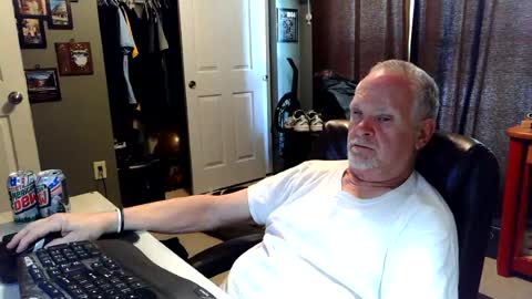 Snapshot of midwestdad09 chatting on July 2, 6:36 pm midwestdad09 online show from July 2, 6:36 pm