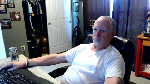 Snapshot of midwestdad09 chatting on July 3, 1:50 pm midwestdad09 online show from July 3, 1:50 pm