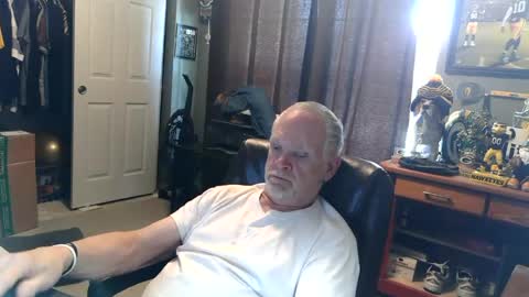 Snapshot of midwestdad09 chatting on July 9, 6:23 pm midwestdad09 online show from July 9, 6:23 pm