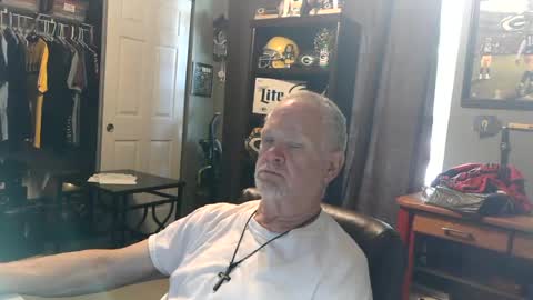 Snapshot of midwestdad09 chatting on July 17, 2:02 pm midwestdad09 online show from July 17, 2:02 pm