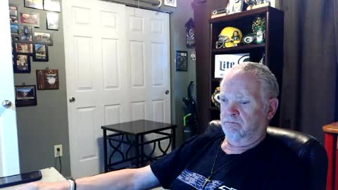 Snapshot of midwestdad09 chatting on July 20, 11:23 am midwestdad09 online show from July 20, 11:23 am