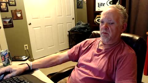 Snapshot of midwestdad09 chatting on July 26, 11:50 am midwestdad09 online show from July 26, 11:50 am
