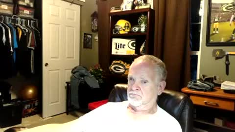 Snapshot of midwestdad09 chatting on July 27, 1:23 am midwestdad09 online show from July 27, 1:23 am