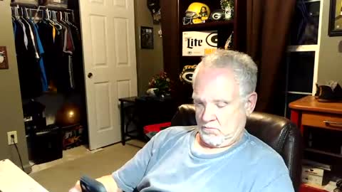Snapshot of midwestdad09 chatting on July 28, 1:23 am midwestdad09 online show from July 28, 1:23 am