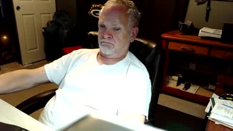 Snapshot of midwestdad09 chatting on July 29, 12:42 am midwestdad09 online show from July 29, 12:42 am