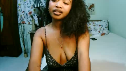miel_07 online show from May 16, 12:15 pm