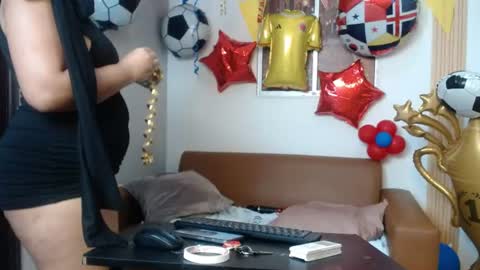 Snapshot of miel_alisha chatting on June 13, 11:52 am miel online show from June 13, 11:52 am