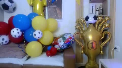 Snapshot of miel_alisha chatting on June 15, 12:29 pm miel online show from June 15, 12:29 pm