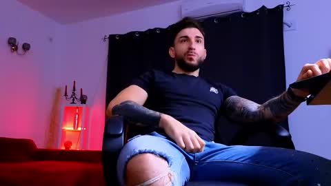 MightyAaron online show from November 29, 5:21 am